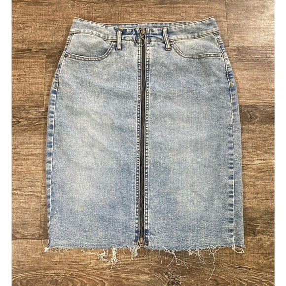 wild fable Dresses & Skirts - Wild Fable Women's Denim Blue Jean Front Zip Skirt Raw Hem Retro 90’s Size 6